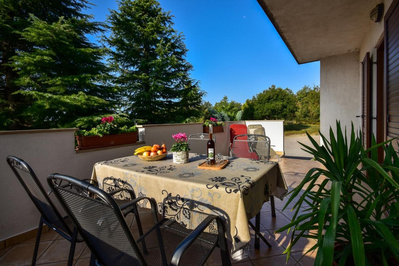 Apartman Grabar Roč Exterior foto